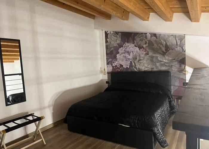 Donna Laura * Syracuse