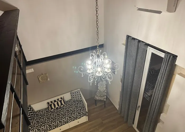 Donna Laura * Syracuse